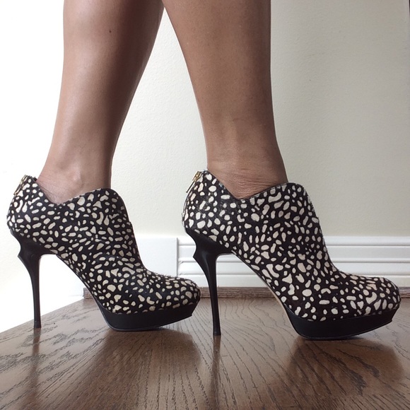 DV by Dolce Vita Black and White Calf Fur Booties - Picture 4 of 8